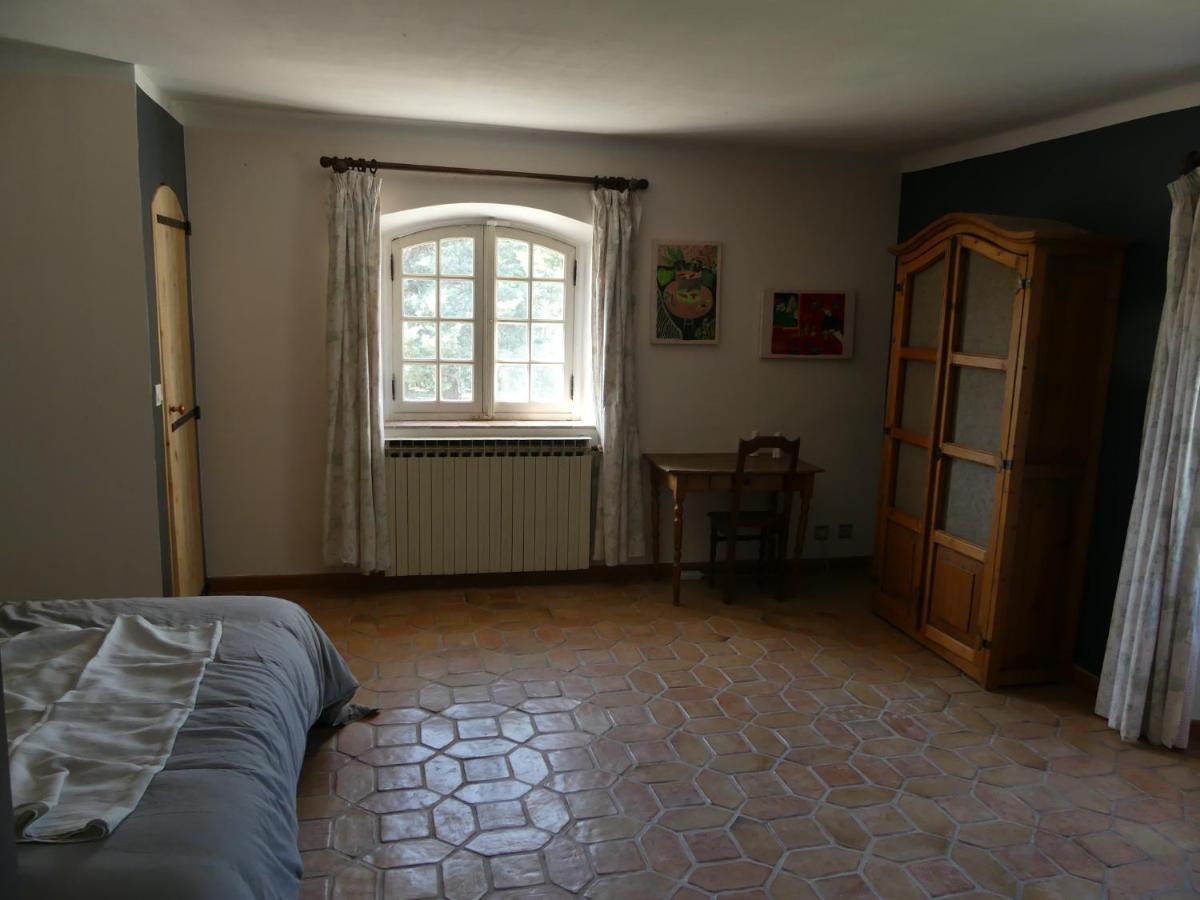 Le Charme D'Une Vieille Bastide Provencale Sollies Pont Ruang foto